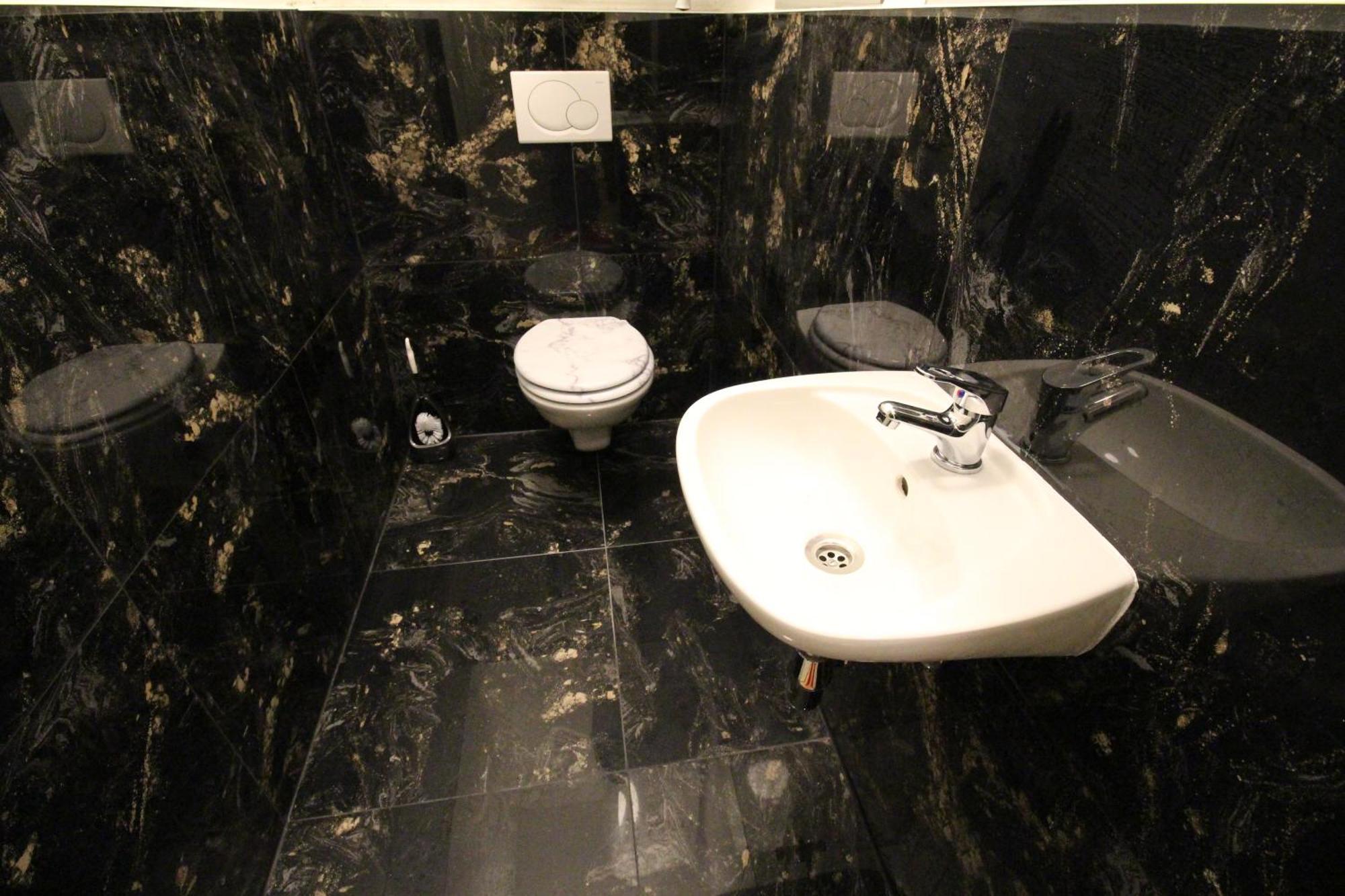 Zx Quad Room In Meidling Bécs Kültér fotó
